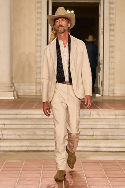 Look 12